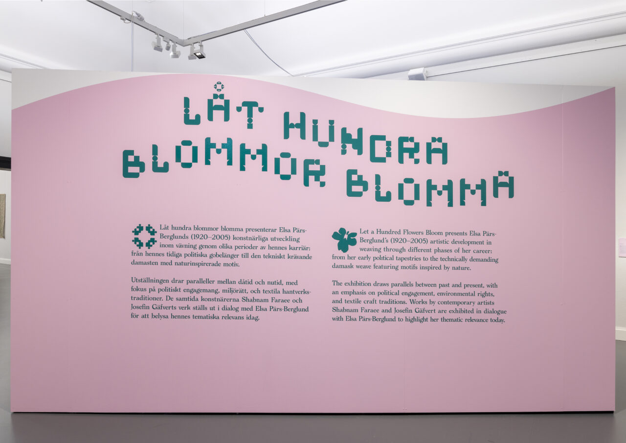 231114 Låt hundra blommor blomma, utställning med Elsa Pers Berglund, Shabnam Faraee och Josefin Gäfvert på Röhsska museet. Foto: Kristin Lidell/Röhsska museet. Fotografens namn ska anges vid publicering.